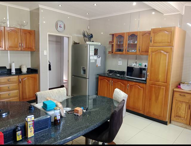 4 BEDROOM HOUSE FOR SALE IN LINCOLN MEADE